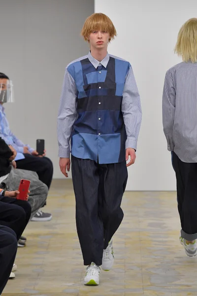 Look 25